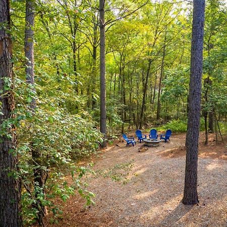 Stunning Luxury Cabin W Hot Tub And Fire Pit Holy Shiplap Is Perfect Romantic Couples Getaway โบรคเคนโบว์ ภายนอก รูปภาพ