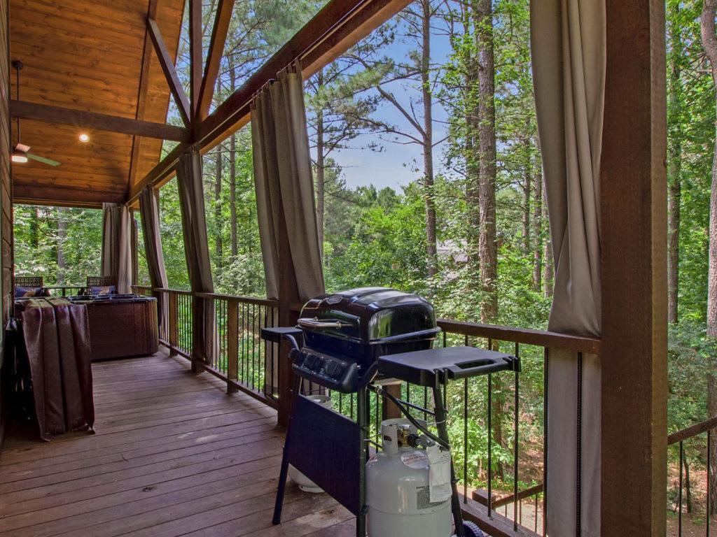 Stunning Luxury Cabin W Hot Tub And Fire Pit Holy Shiplap Is Perfect Romantic Couples Getaway โบรคเคนโบว์ ภายนอก รูปภาพ