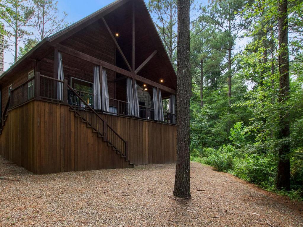 Stunning Luxury Cabin W Hot Tub And Fire Pit Holy Shiplap Is Perfect Romantic Couples Getaway โบรคเคนโบว์ ภายนอก รูปภาพ