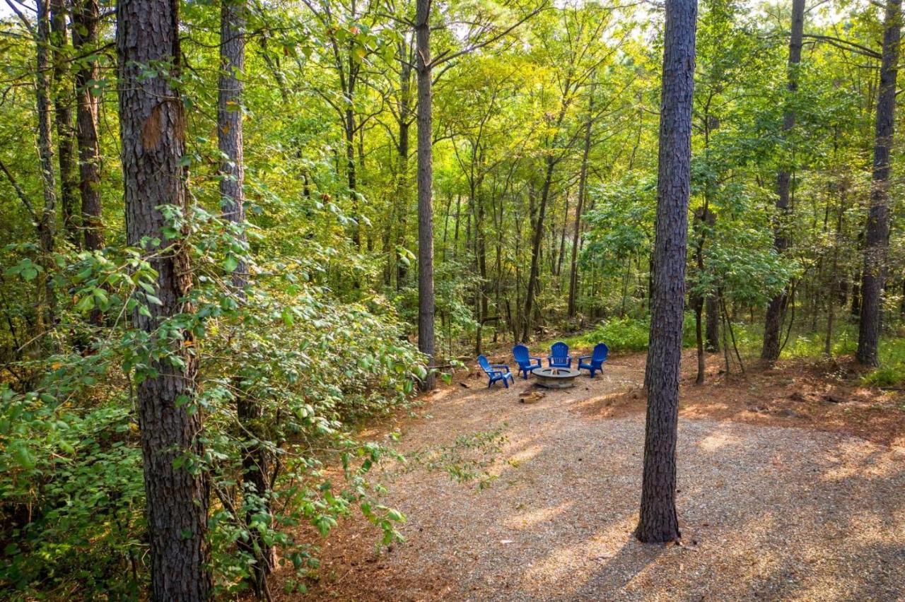 Stunning Luxury Cabin W Hot Tub And Fire Pit Holy Shiplap Is Perfect Romantic Couples Getaway โบรคเคนโบว์ ภายนอก รูปภาพ